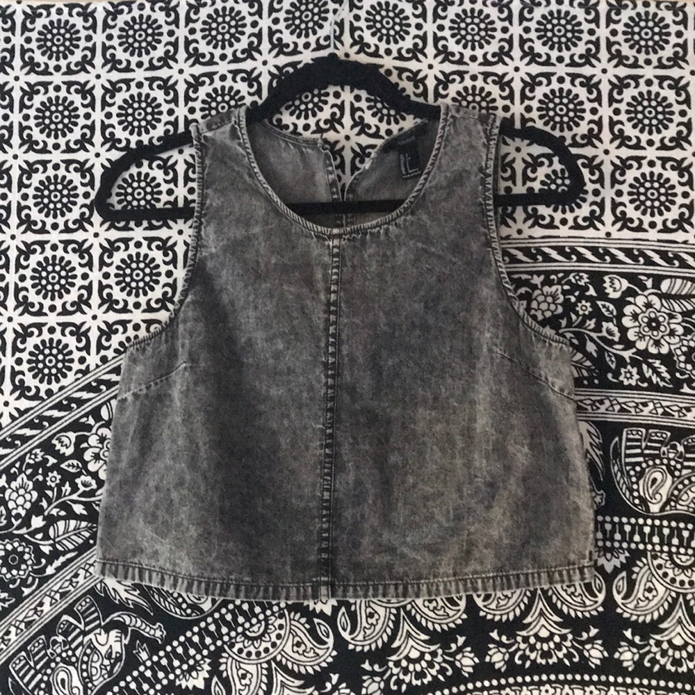 ⚡️FREE w/ bundles ⚡️ Forever 21 crop top